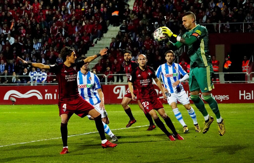 الترجي يدرس التعاقد مع لاعب فالنسيا السابق